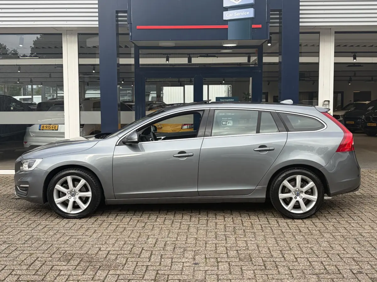 2.0 T4 Nordic+ / Luxury / NL-Auto / Dealer-Onderhouden / Vol-Leder / Schuif-Kanteldak / Standkachel / Xenon / Elektr.-Stoelen met Geheugen / Radio-Bluetooth / Navi / Camera / Stoelverwarming