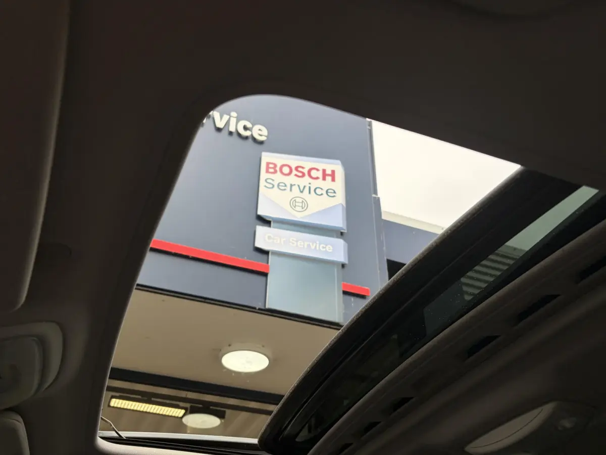 2.0 T4 Nordic+ / Luxury / NL-Auto / Dealer-Onderhouden / Vol-Leder / Schuif-Kanteldak / Standkachel / Xenon / Elektr.-Stoelen met Geheugen / Radio-Bluetooth / Navi / Camera / Stoelverwarming