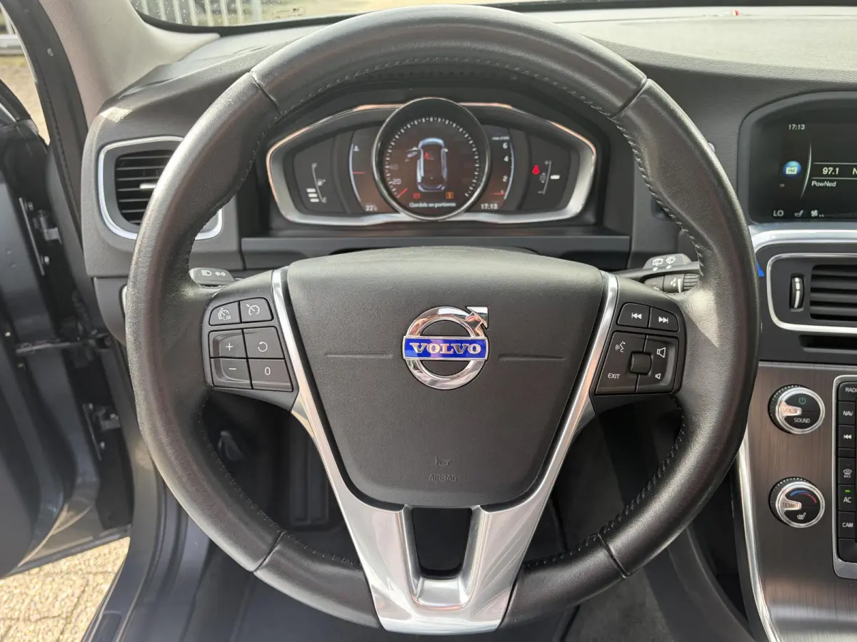 2.0 T4 Nordic+ / Luxury / NL-Auto / Dealer-Onderhouden / Vol-Leder / Schuif-Kanteldak / Standkachel / Xenon / Elektr.-Stoelen met Geheugen / Radio-Bluetooth / Navi / Camera / Stoelverwarming