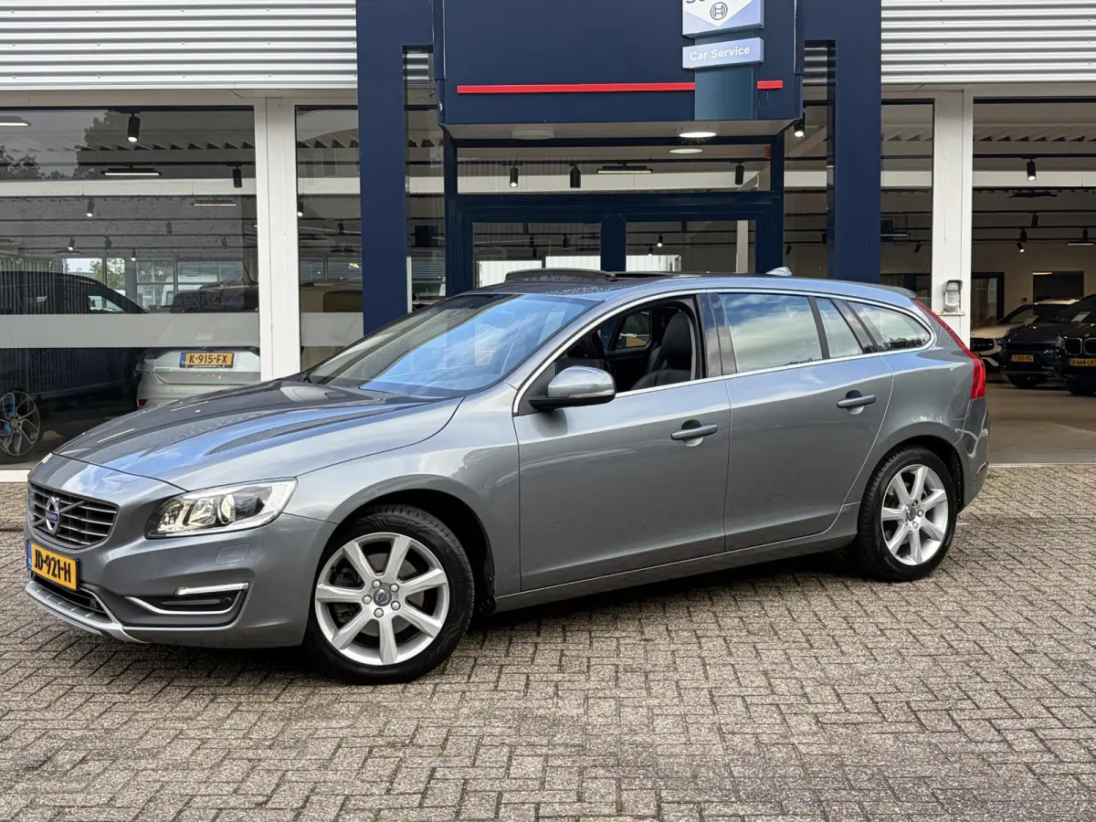2.0 T4 Nordic+ / Luxury / NL-Auto / Dealer-Onderhouden / Vol-Leder / Schuif-Kanteldak / Standkachel / Xenon / Elektr.-Stoelen met Geheugen / Radio-Bluetooth / Navi / Camera / Stoelverwarming