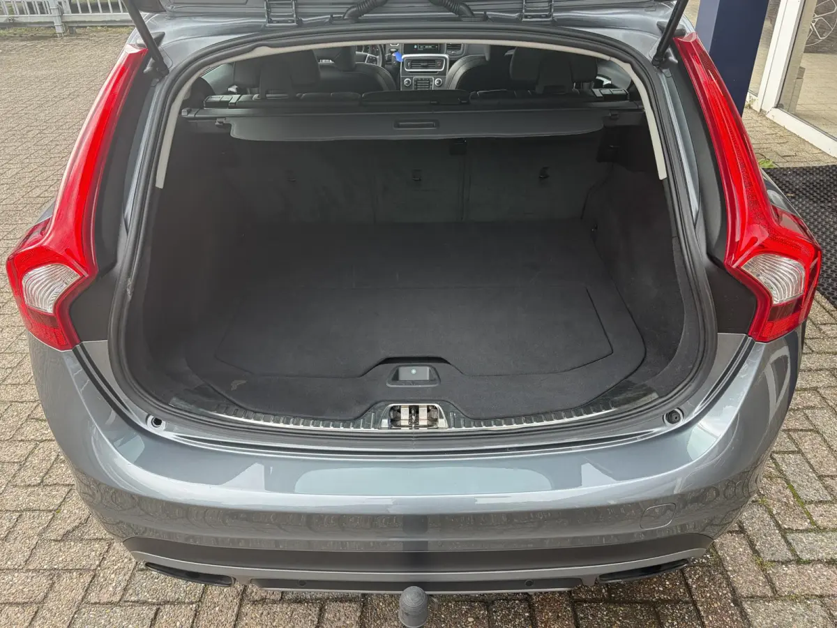 2.0 T4 Nordic+ / Luxury / NL-Auto / Dealer-Onderhouden / Vol-Leder / Schuif-Kanteldak / Standkachel / Xenon / Elektr.-Stoelen met Geheugen / Radio-Bluetooth / Navi / Camera / Stoelverwarming