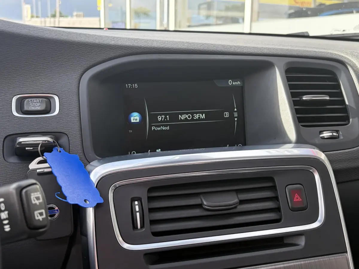 2.0 T4 Nordic+ / Luxury / NL-Auto / Dealer-Onderhouden / Vol-Leder / Schuif-Kanteldak / Standkachel / Xenon / Elektr.-Stoelen met Geheugen / Radio-Bluetooth / Navi / Camera / Stoelverwarming