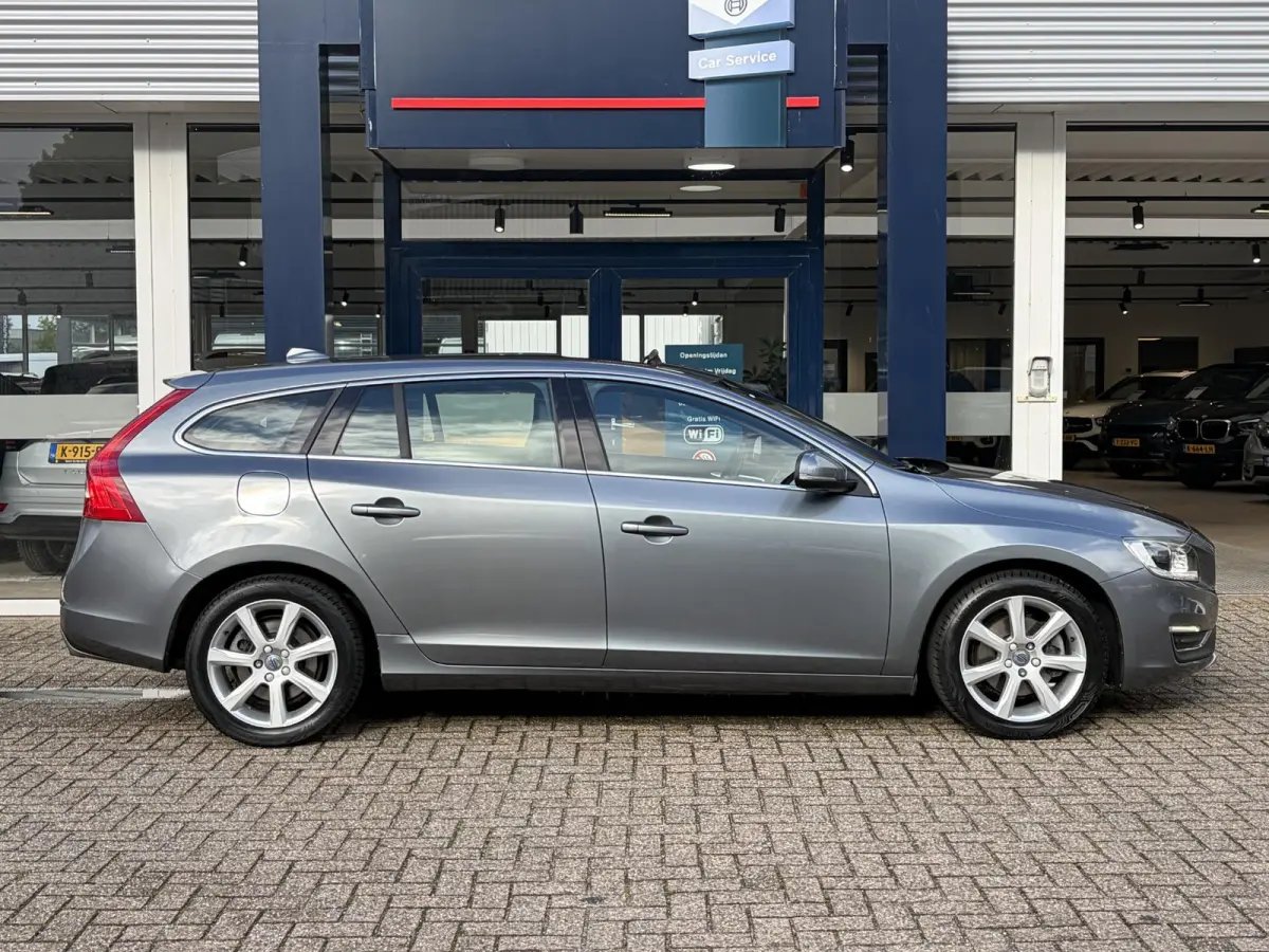 2.0 T4 Nordic+ / Luxury / NL-Auto / Dealer-Onderhouden / Vol-Leder / Schuif-Kanteldak / Standkachel / Xenon / Elektr.-Stoelen met Geheugen / Radio-Bluetooth / Navi / Camera / Stoelverwarming