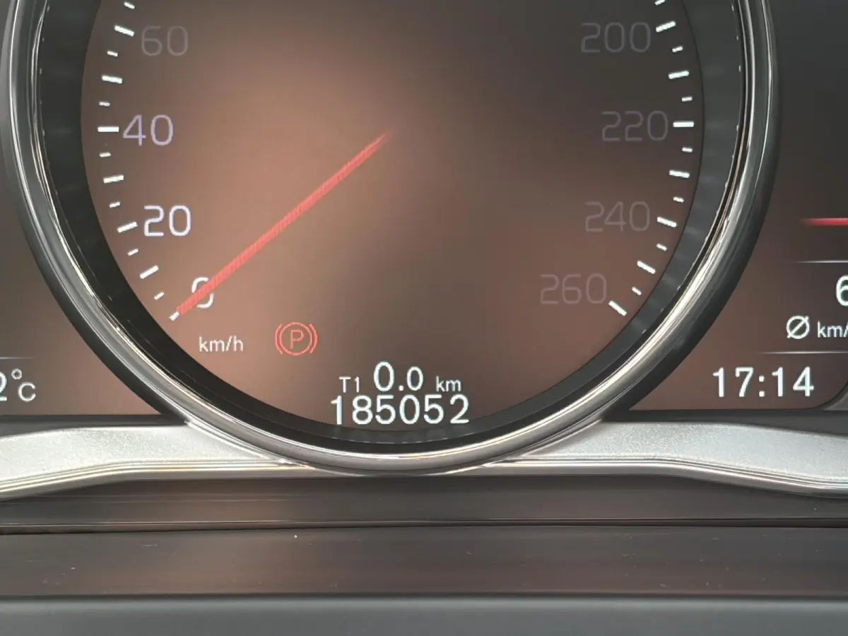 2.0 T4 Nordic+ / Luxury / NL-Auto / Dealer-Onderhouden / Vol-Leder / Schuif-Kanteldak / Standkachel / Xenon / Elektr.-Stoelen met Geheugen / Radio-Bluetooth / Navi / Camera / Stoelverwarming