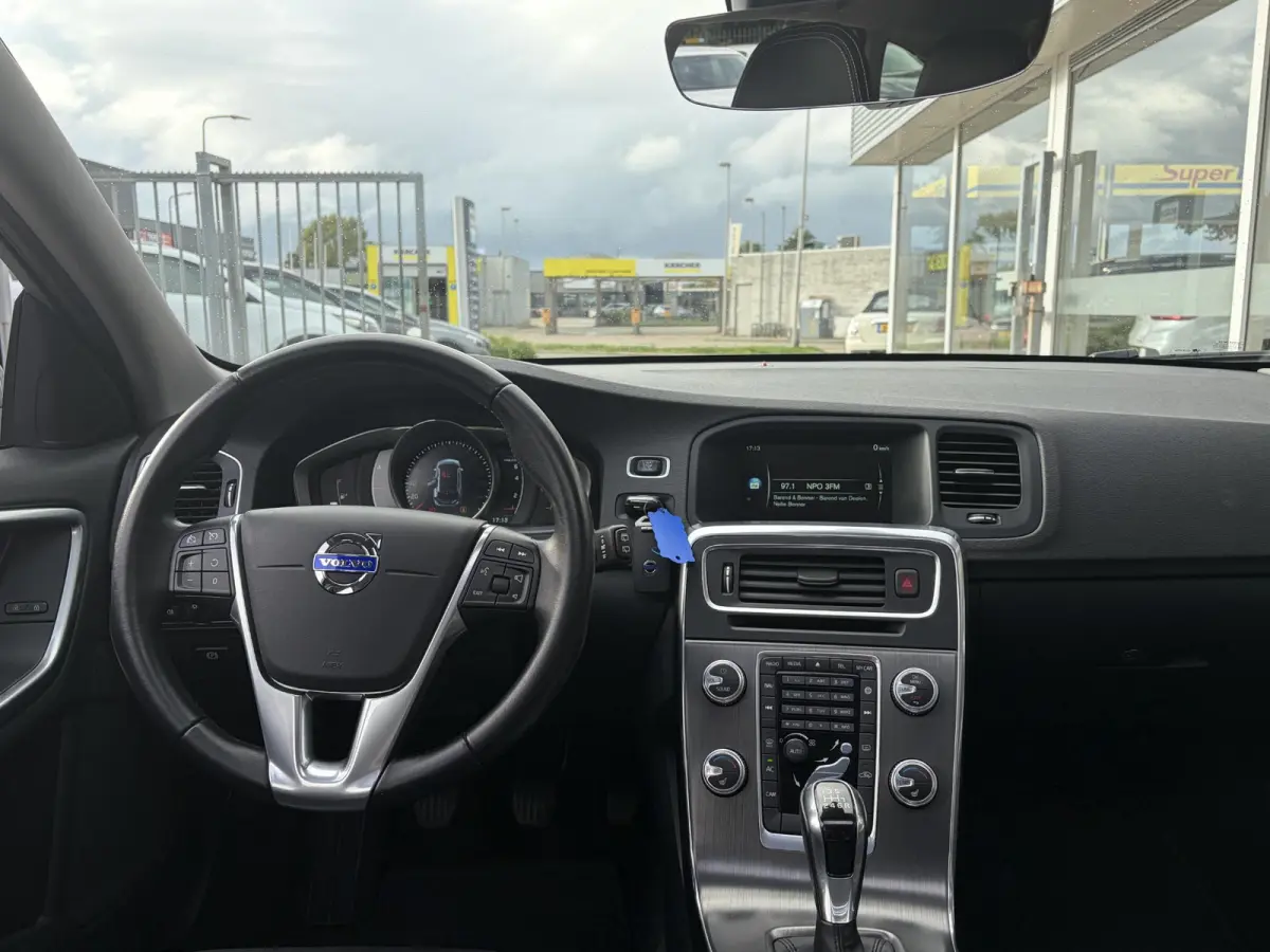 2.0 T4 Nordic+ / Luxury / NL-Auto / Dealer-Onderhouden / Vol-Leder / Schuif-Kanteldak / Standkachel / Xenon / Elektr.-Stoelen met Geheugen / Radio-Bluetooth / Navi / Camera / Stoelverwarming