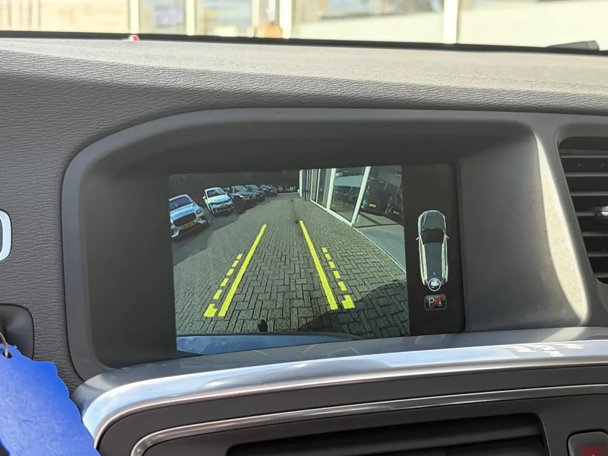 2.0 T4 Nordic+ / Luxury / NL-Auto / Dealer-Onderhouden / Vol-Leder / Schuif-Kanteldak / Standkachel / Xenon / Elektr.-Stoelen met Geheugen / Radio-Bluetooth / Navi / Camera / Stoelverwarming