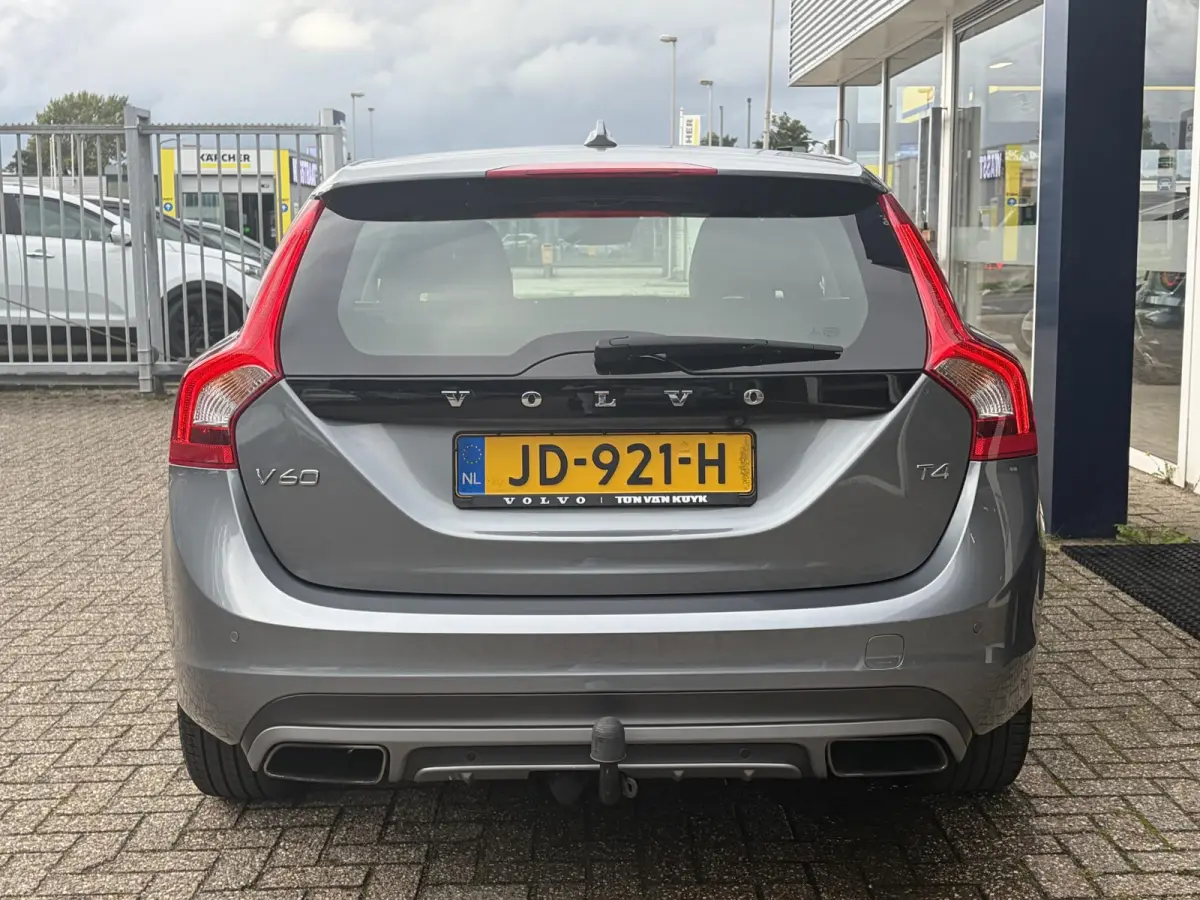 2.0 T4 Nordic+ / Luxury / NL-Auto / Dealer-Onderhouden / Vol-Leder / Schuif-Kanteldak / Standkachel / Xenon / Elektr.-Stoelen met Geheugen / Radio-Bluetooth / Navi / Camera / Stoelverwarming