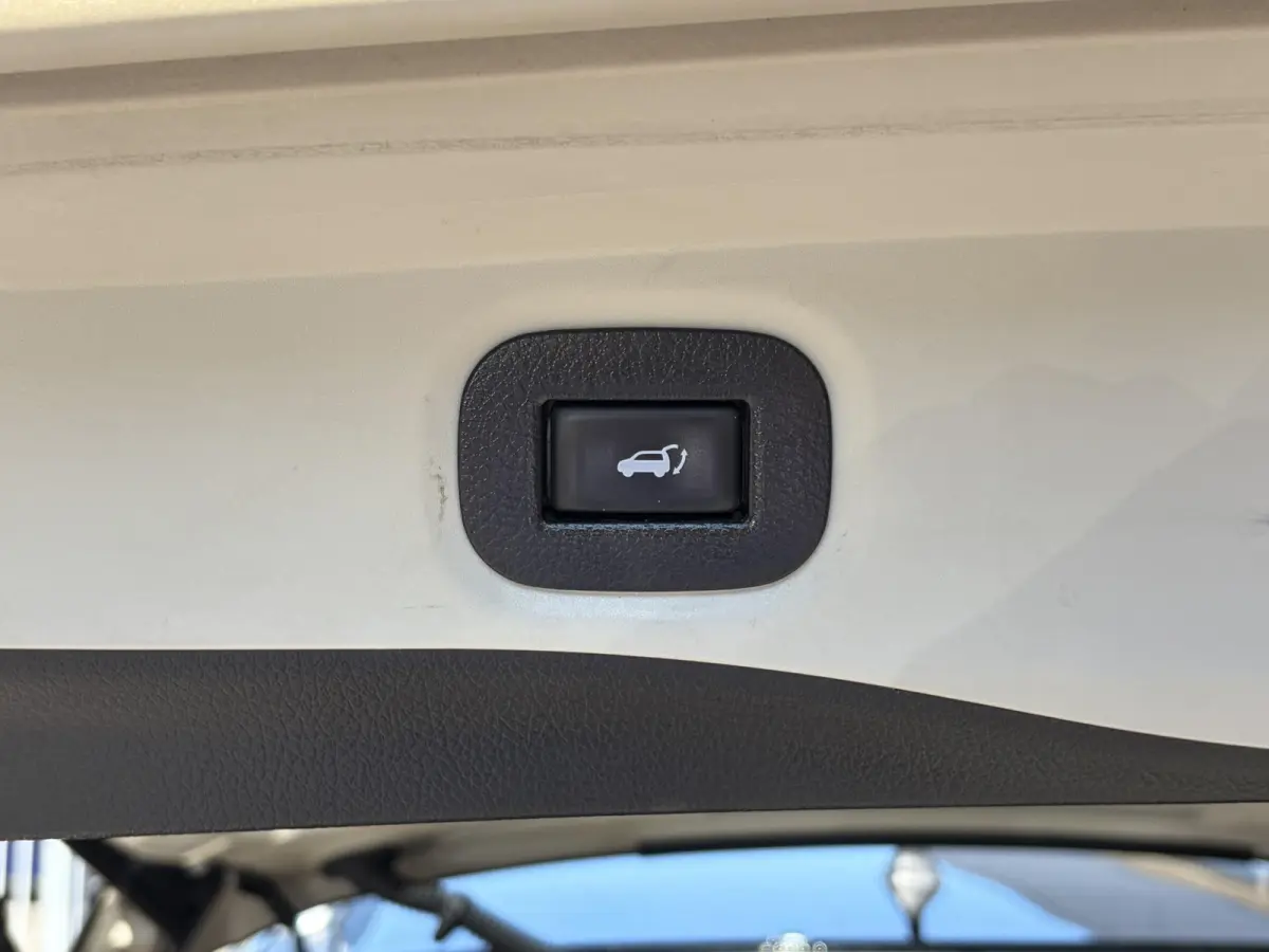 1.6 DIG-T N-Connecta / NL-Auto / 87.000 KM / Open-Panodak / Afneembare-Trekhaak / Cruise-Control / Climate-Control / Elektr.-Achterklep / Keyless / DAB Radio-Bluetooth / Navi / Rondom-Camera