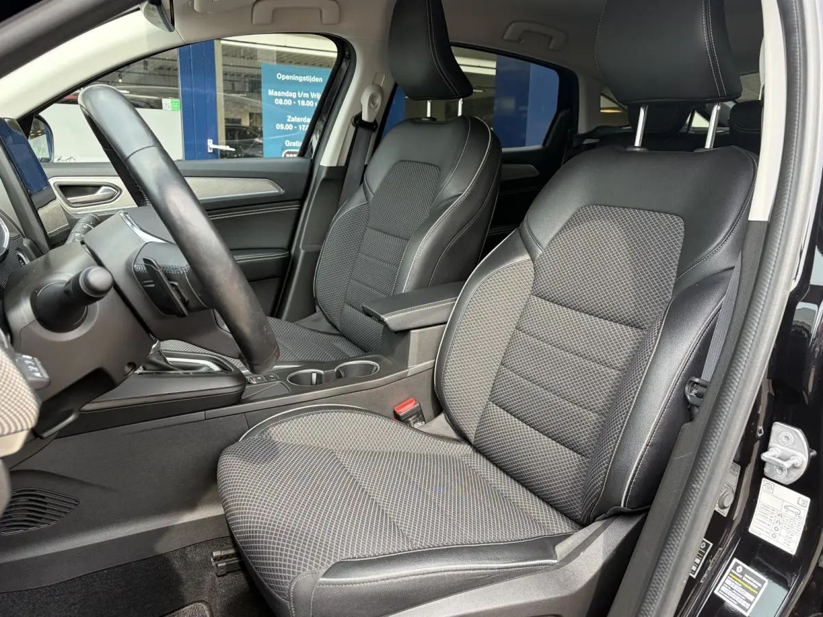 1.3 TCe 140 / Automaat / Adaptieve Cruise-Control / Stoel-/Stuurverwarming / Elektr.-Stoelen / Apple-Carplay & Android-Auto / Draadloze-Telefoonlader / Dodehoek-Detectie / Keyless / LED / Cl