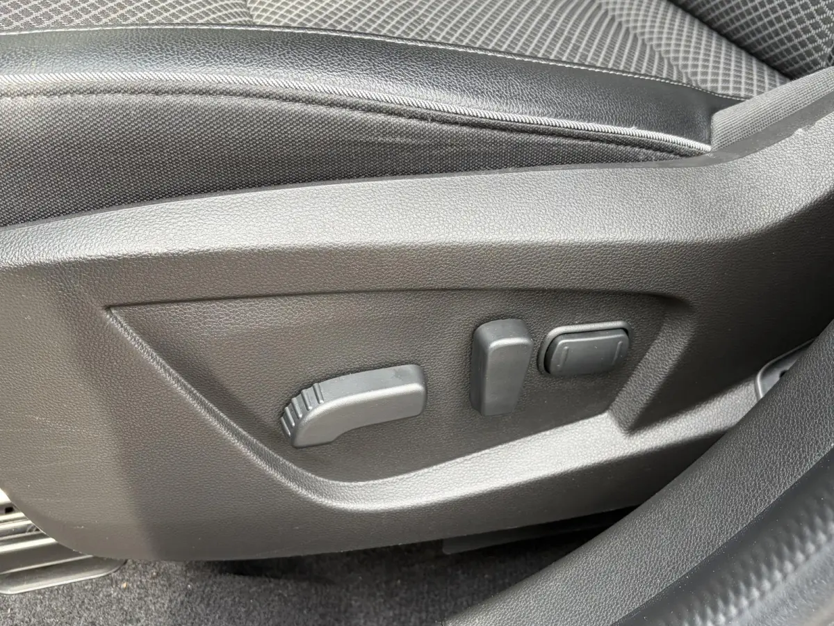 1.3 TCe 140 / Automaat / Adaptieve Cruise-Control / Stoel-/Stuurverwarming / Elektr.-Stoelen / Apple-Carplay & Android-Auto / Draadloze-Telefoonlader / Dodehoek-Detectie / Keyless / LED / Cl