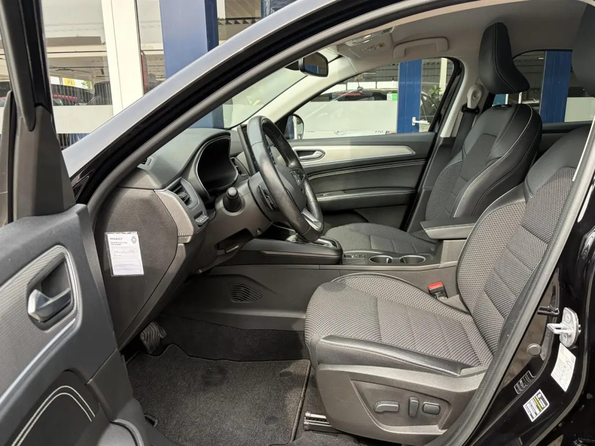 1.3 TCe 140 / Automaat / Adaptieve Cruise-Control / Stoel-/Stuurverwarming / Elektr.-Stoelen / Apple-Carplay & Android-Auto / Draadloze-Telefoonlader / Dodehoek-Detectie / Keyless / LED / Cl