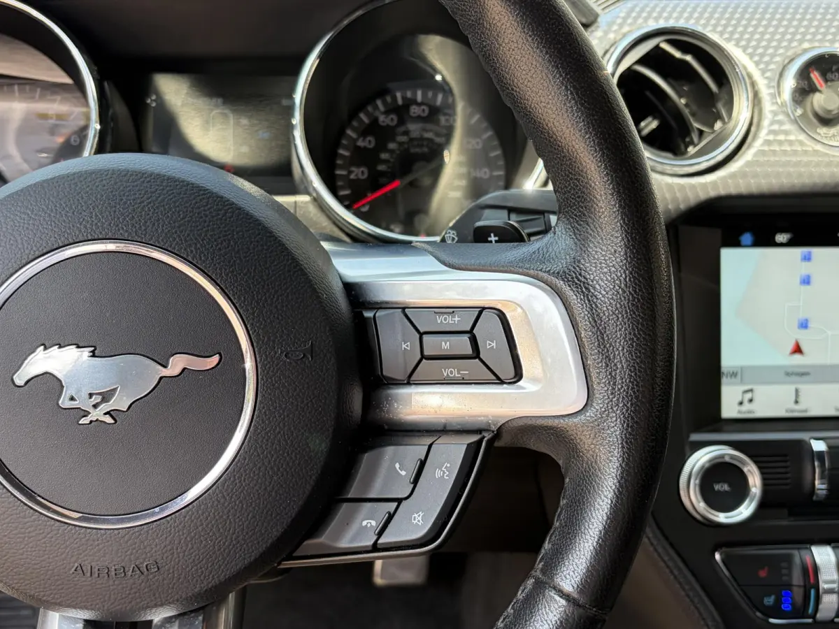 2.3 EcoBoost / 317 PK / Automaat / Race-Striping / Borla Performance sport-uitlaat / Vol-lederen stoelen mét verwarming en koeling / Keyless entry / Schakelflippers stuurwiel / Xenon lampen