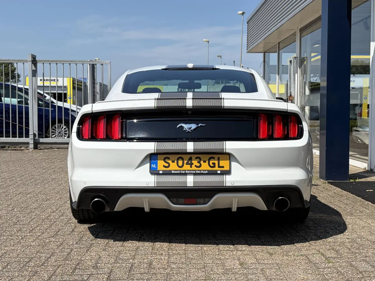 2.3 EcoBoost / 317 PK / Automaat / Race-Striping / Borla Performance sport-uitlaat / Vol-lederen stoelen mét verwarming en koeling / Keyless entry / Schakelflippers stuurwiel / Xenon lampen