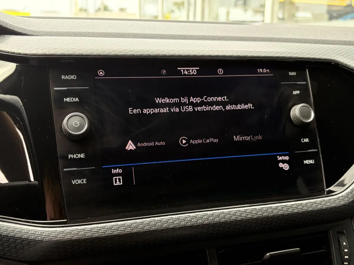 1.0 TSI Style Business R / R-Line / 22.000 KM! / Automaat / Adaptieve Cruise-Control / Digital-Cockpit / Apple-Carplay & Android-Auto / LED / DAB Radio-Bluetooth / Climate-Control / Camera /