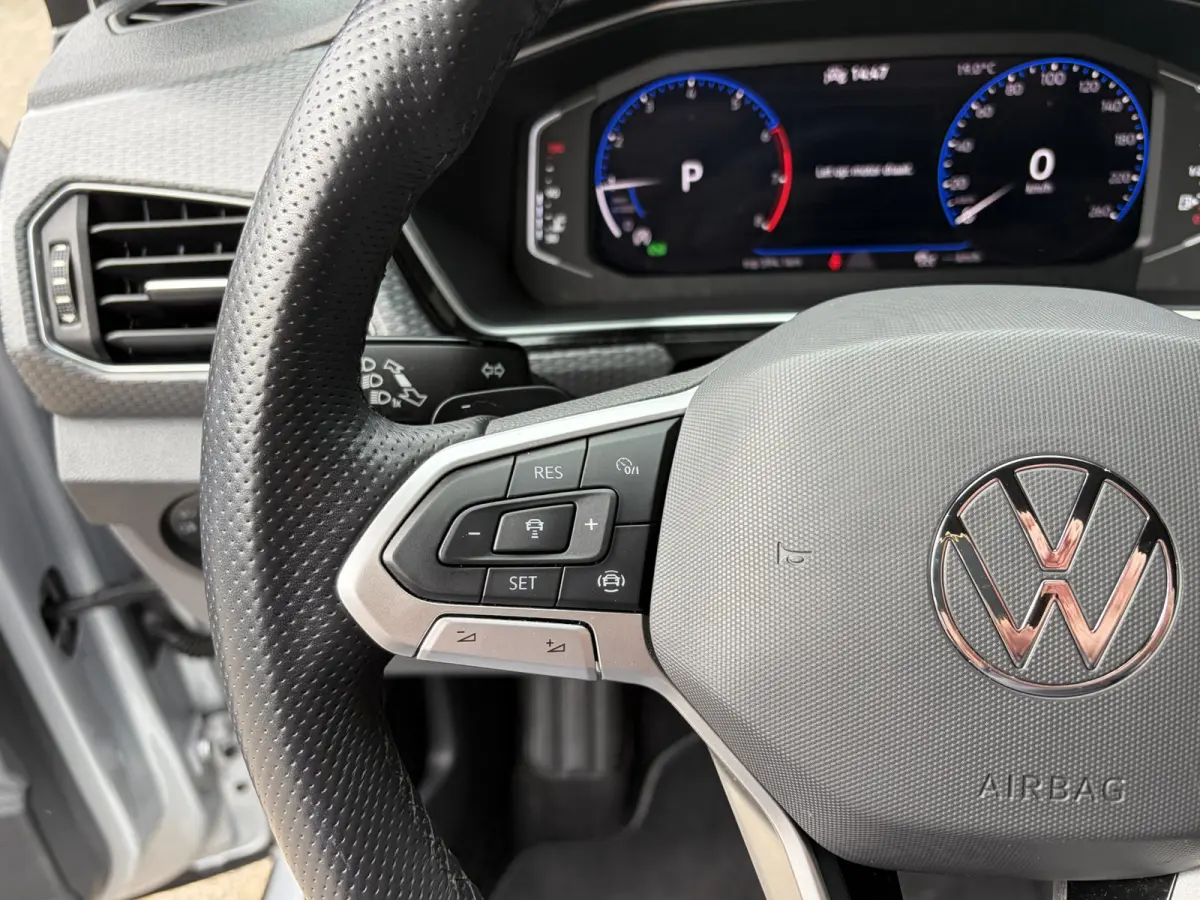 1.0 TSI Style Business R / R-Line / 22.000 KM! / Automaat / Adaptieve Cruise-Control / Digital-Cockpit / Apple-Carplay & Android-Auto / LED / DAB Radio-Bluetooth / Climate-Control / Camera /