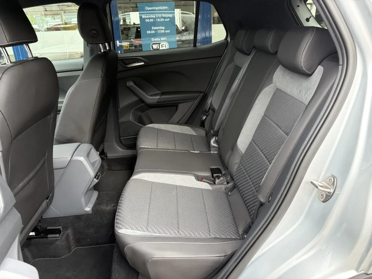1.0 TSI Style Business R / R-Line / 22.000 KM! / Automaat / Adaptieve Cruise-Control / Digital-Cockpit / Apple-Carplay & Android-Auto / LED / DAB Radio-Bluetooth / Climate-Control / Camera /