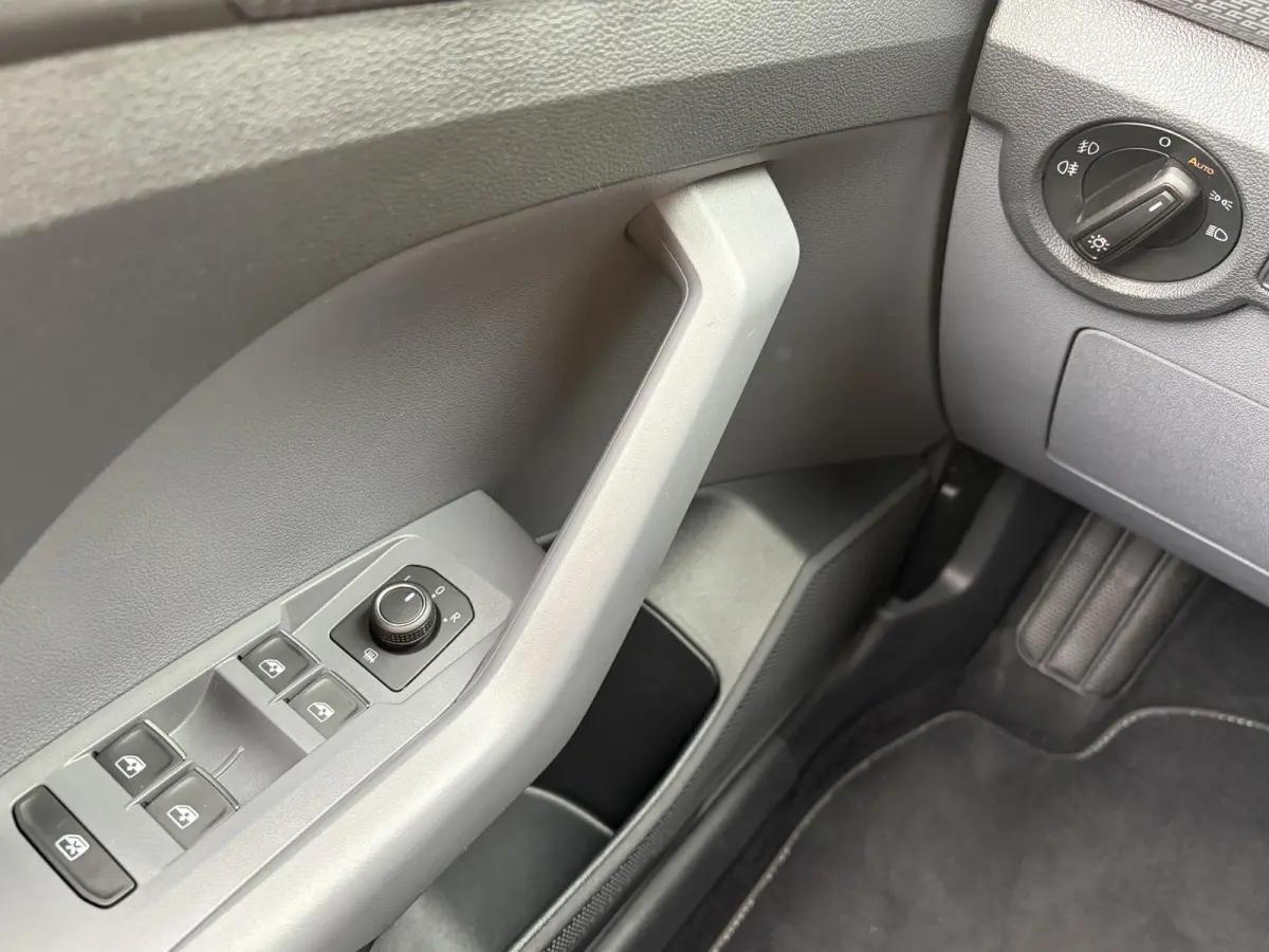 1.0 TSI Style Business R / R-Line / 22.000 KM! / Automaat / Adaptieve Cruise-Control / Digital-Cockpit / Apple-Carplay & Android-Auto / LED / DAB Radio-Bluetooth / Climate-Control / Camera /