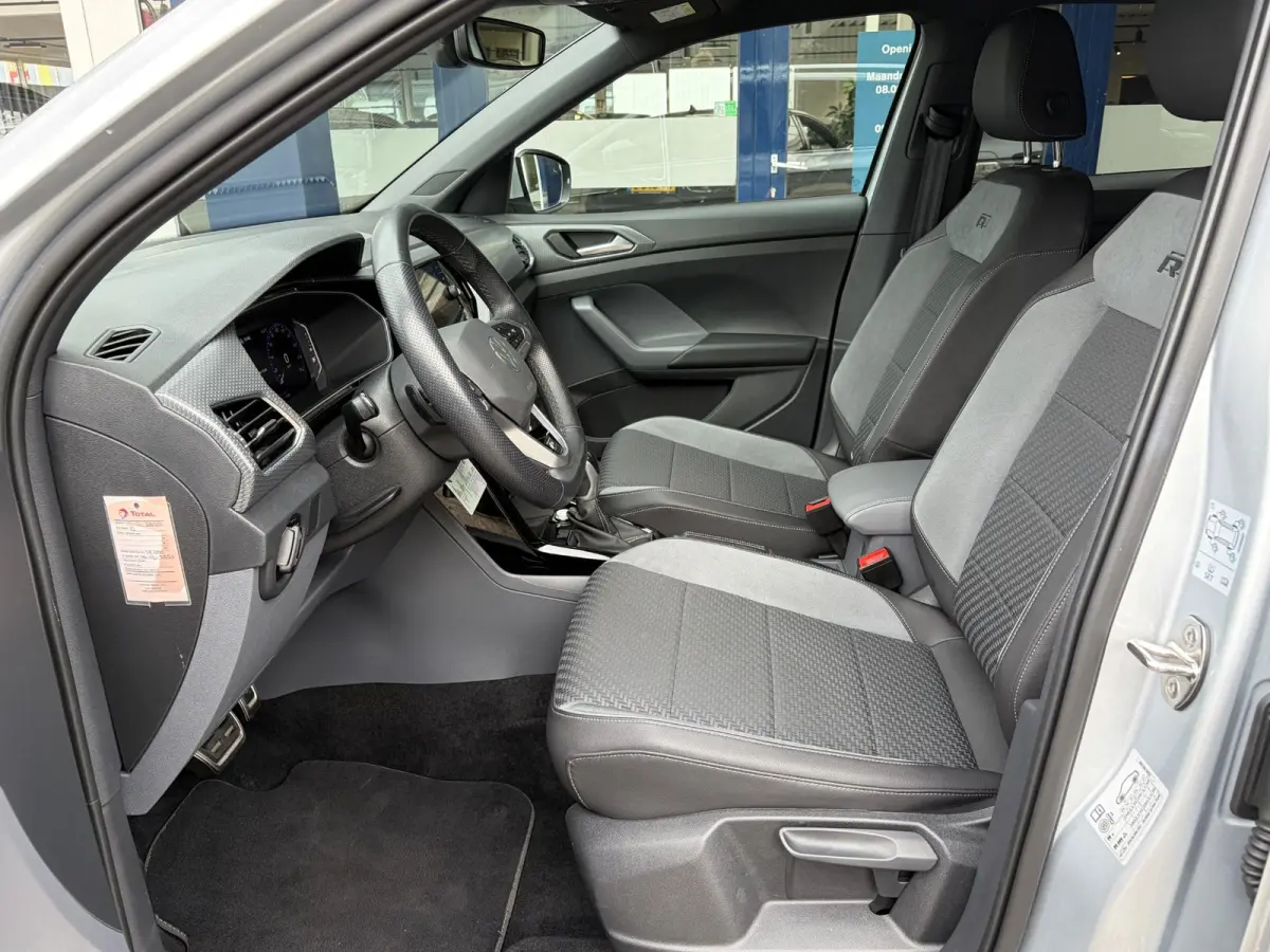1.0 TSI Style Business R / R-Line / 22.000 KM! / Automaat / Adaptieve Cruise-Control / Digital-Cockpit / Apple-Carplay & Android-Auto / LED / DAB Radio-Bluetooth / Climate-Control / Camera /