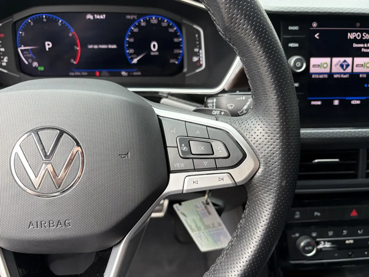 1.0 TSI Style Business R / R-Line / 22.000 KM! / Automaat / Adaptieve Cruise-Control / Digital-Cockpit / Apple-Carplay & Android-Auto / LED / DAB Radio-Bluetooth / Climate-Control / Camera /