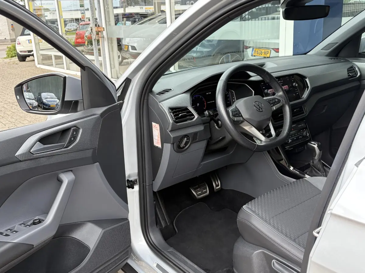 1.0 TSI Style Business R / R-Line / 22.000 KM! / Automaat / Adaptieve Cruise-Control / Digital-Cockpit / Apple-Carplay & Android-Auto / LED / DAB Radio-Bluetooth / Climate-Control / Camera /