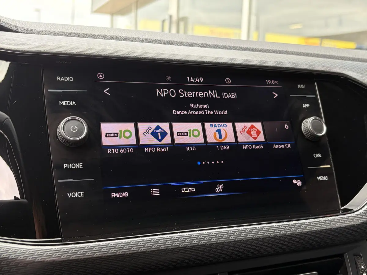 1.0 TSI Style Business R / R-Line / 22.000 KM! / Automaat / Adaptieve Cruise-Control / Digital-Cockpit / Apple-Carplay & Android-Auto / LED / DAB Radio-Bluetooth / Climate-Control / Camera /