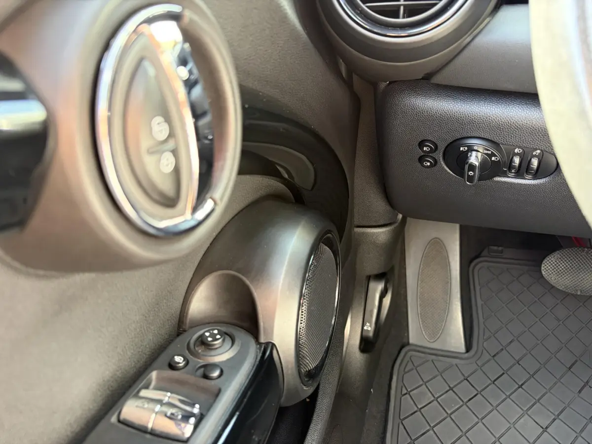 1.5 Cooper 60 Years Edition / Automaat / NL-Auto / Open-Panodak / Head-Up Display / Harman-Kardon Audio / Vol-Leder / Stoelverwarming / Cruise-Control / Apple-Carplay & Android-Auto / Draadl