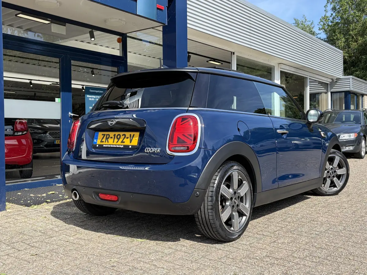 1.5 Cooper 60 Years Edition / Automaat / NL-Auto / Open-Panodak / Head-Up Display / Harman-Kardon Audio / Vol-Leder / Stoelverwarming / Cruise-Control / Apple-Carplay & Android-Auto / Draadl