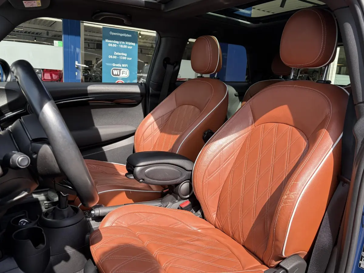 1.5 Cooper 60 Years Edition / Automaat / NL-Auto / Open-Panodak / Head-Up Display / Harman-Kardon Audio / Vol-Leder / Stoelverwarming / Cruise-Control / Apple-Carplay & Android-Auto / Draadl