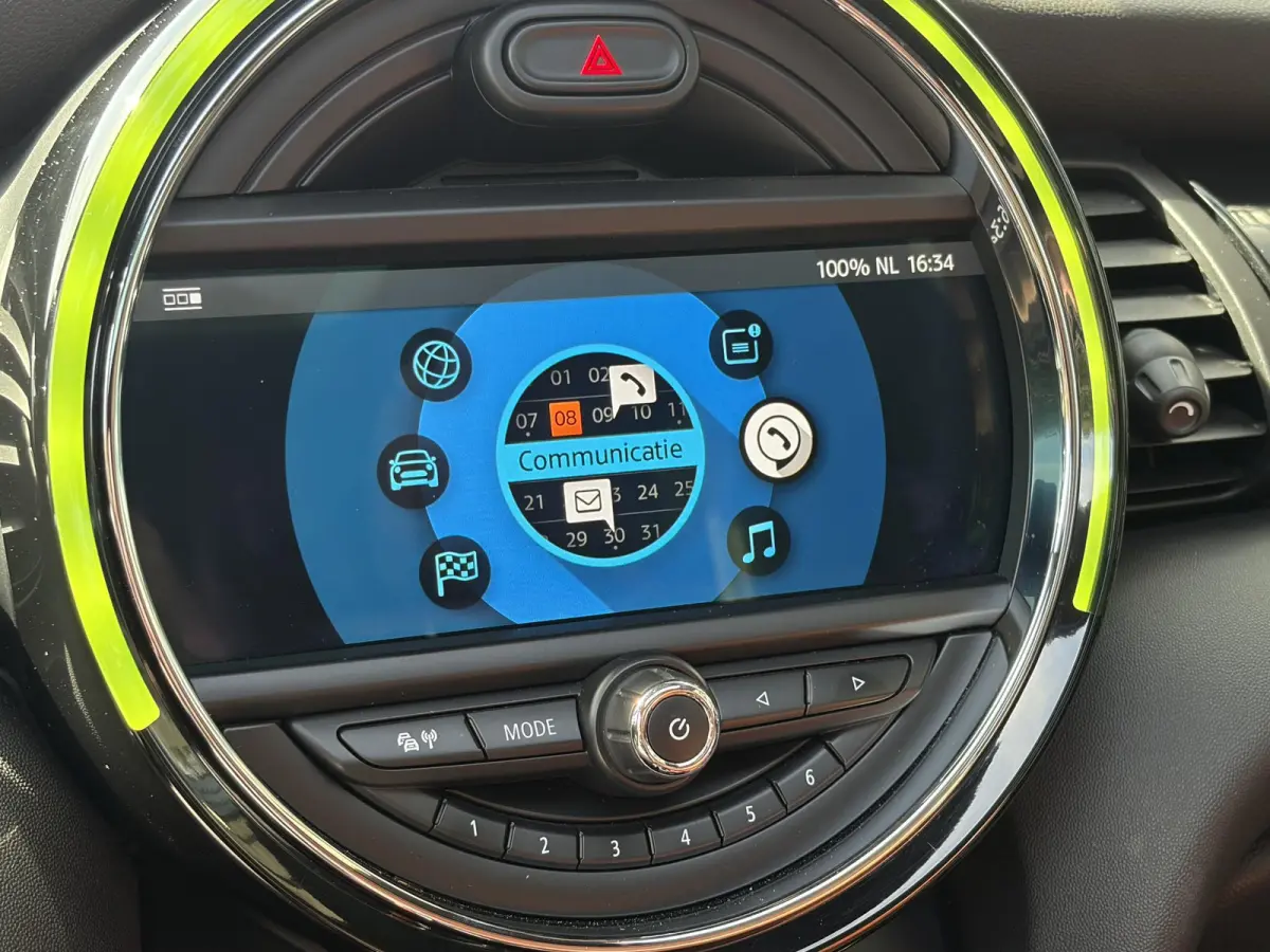 1.5 Cooper 60 Years Edition / Automaat / NL-Auto / Open-Panodak / Head-Up Display / Harman-Kardon Audio / Vol-Leder / Stoelverwarming / Cruise-Control / Apple-Carplay & Android-Auto / Draadl