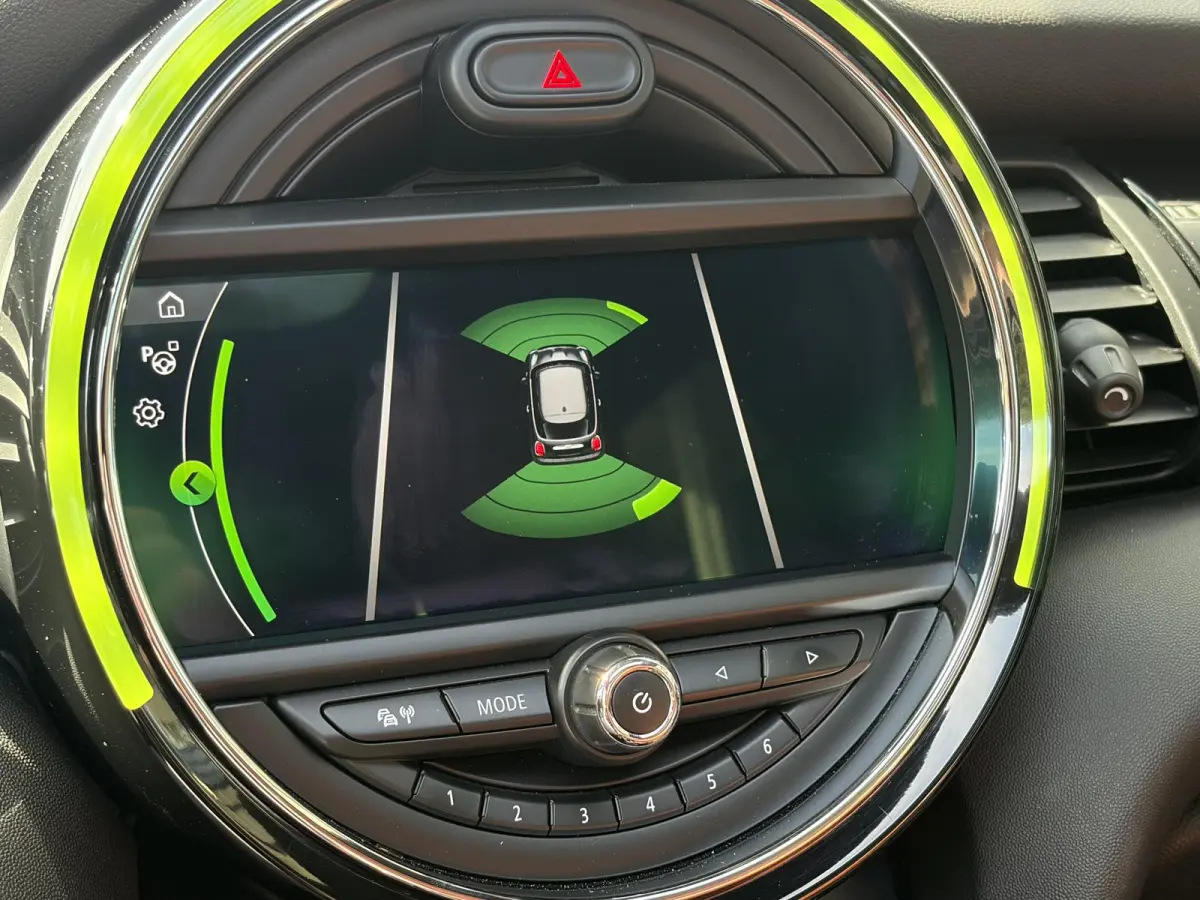 1.5 Cooper 60 Years Edition / Automaat / NL-Auto / Open-Panodak / Head-Up Display / Harman-Kardon Audio / Vol-Leder / Stoelverwarming / Cruise-Control / Apple-Carplay & Android-Auto / Draadl