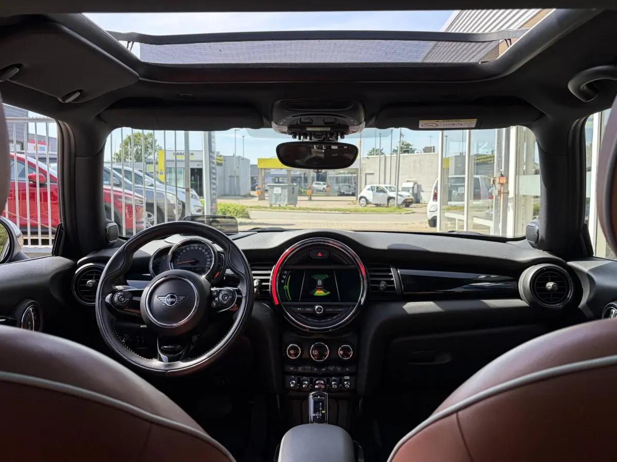 1.5 Cooper 60 Years Edition / Automaat / NL-Auto / Open-Panodak / Head-Up Display / Harman-Kardon Audio / Vol-Leder / Stoelverwarming / Cruise-Control / Apple-Carplay & Android-Auto / Draadl