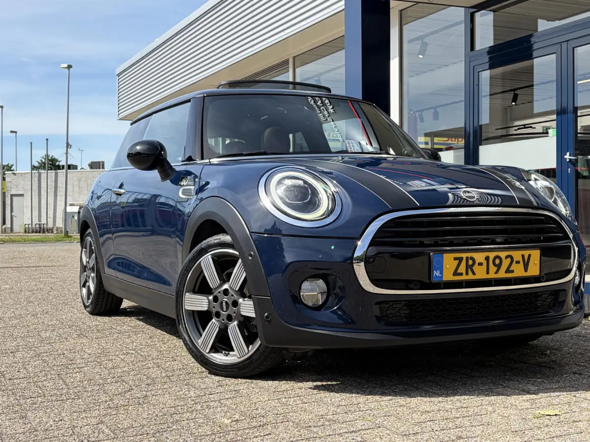 1.5 Cooper 60 Years Edition / Automaat / NL-Auto / Open-Panodak / Head-Up Display / Harman-Kardon Audio / Vol-Leder / Stoelverwarming / Cruise-Control / Apple-Carplay & Android-Auto / Draadl