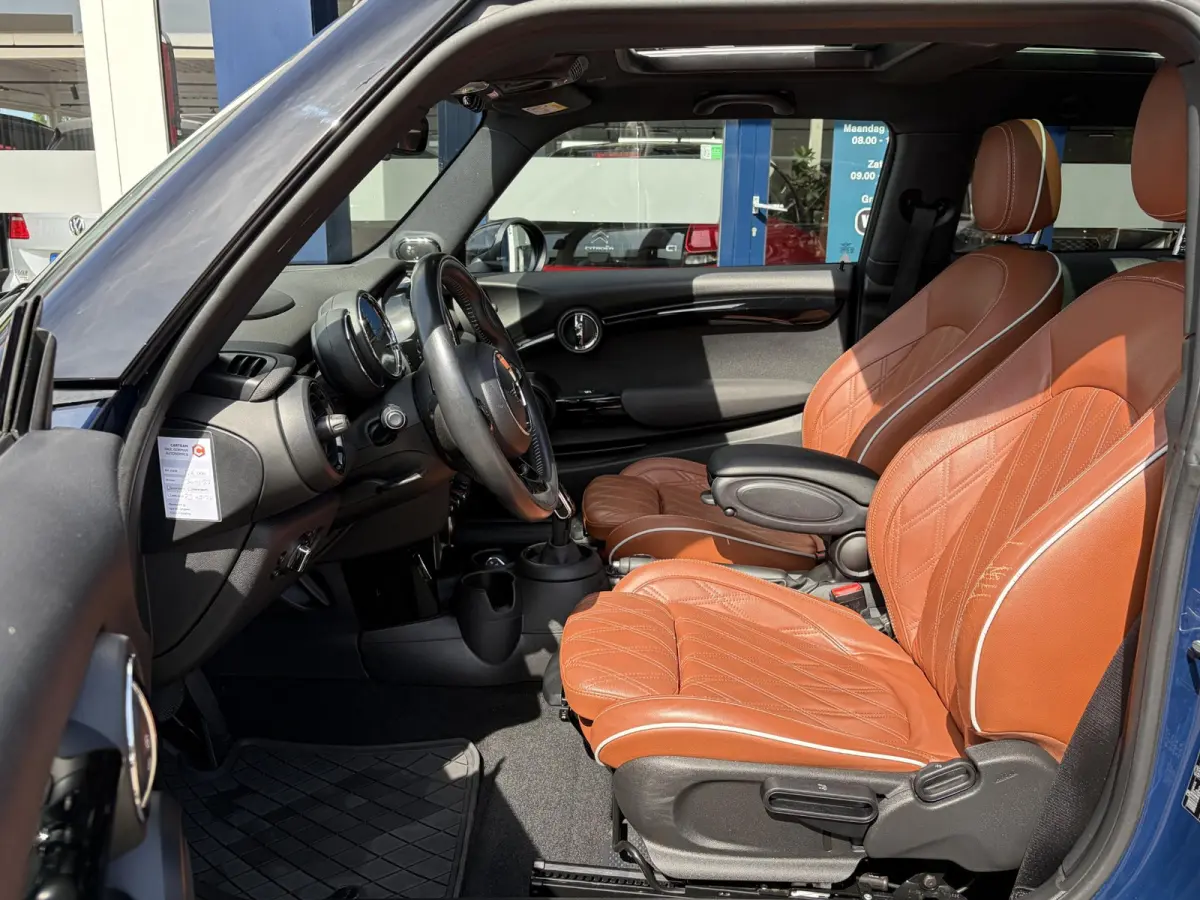 1.5 Cooper 60 Years Edition / Automaat / NL-Auto / Open-Panodak / Head-Up Display / Harman-Kardon Audio / Vol-Leder / Stoelverwarming / Cruise-Control / Apple-Carplay & Android-Auto / Draadl