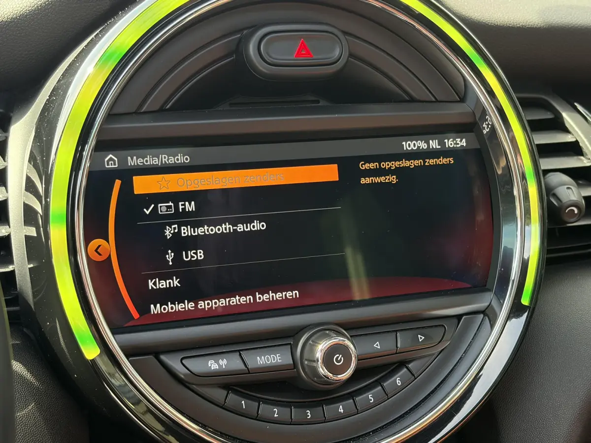 1.5 Cooper 60 Years Edition / Automaat / NL-Auto / Open-Panodak / Head-Up Display / Harman-Kardon Audio / Vol-Leder / Stoelverwarming / Cruise-Control / Apple-Carplay & Android-Auto / Draadl