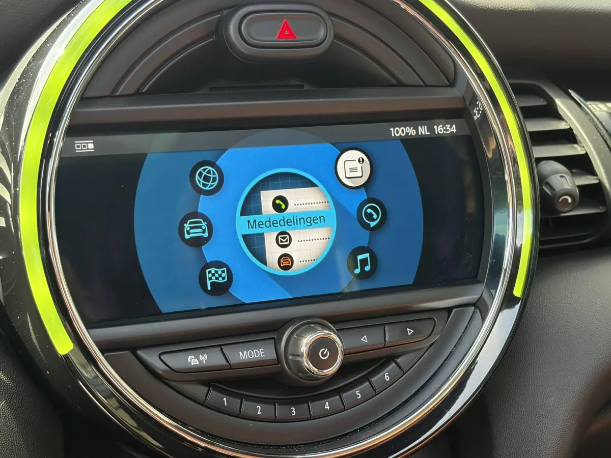 1.5 Cooper 60 Years Edition / Automaat / NL-Auto / Open-Panodak / Head-Up Display / Harman-Kardon Audio / Vol-Leder / Stoelverwarming / Cruise-Control / Apple-Carplay & Android-Auto / Draadl