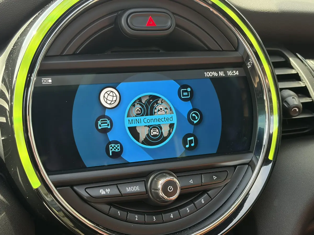1.5 Cooper 60 Years Edition / Automaat / NL-Auto / Open-Panodak / Head-Up Display / Harman-Kardon Audio / Vol-Leder / Stoelverwarming / Cruise-Control / Apple-Carplay & Android-Auto / Draadl