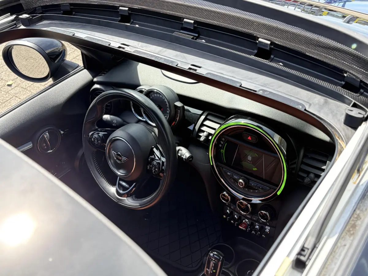 1.5 Cooper 60 Years Edition / Automaat / NL-Auto / Open-Panodak / Head-Up Display / Harman-Kardon Audio / Vol-Leder / Stoelverwarming / Cruise-Control / Apple-Carplay & Android-Auto / Draadl