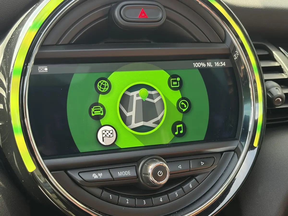 1.5 Cooper 60 Years Edition / Automaat / NL-Auto / Open-Panodak / Head-Up Display / Harman-Kardon Audio / Vol-Leder / Stoelverwarming / Cruise-Control / Apple-Carplay & Android-Auto / Draadl
