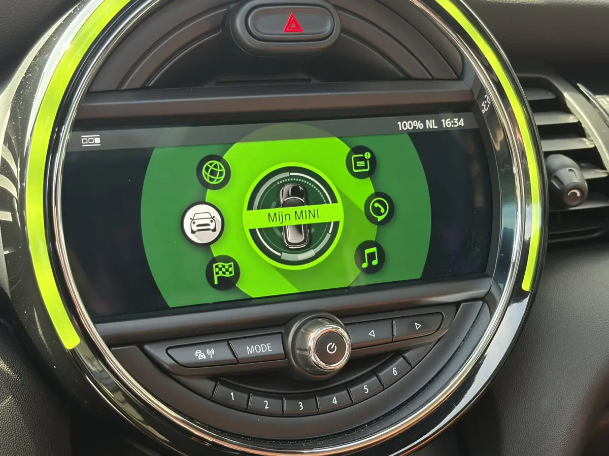 1.5 Cooper 60 Years Edition / Automaat / NL-Auto / Open-Panodak / Head-Up Display / Harman-Kardon Audio / Vol-Leder / Stoelverwarming / Cruise-Control / Apple-Carplay & Android-Auto / Draadl