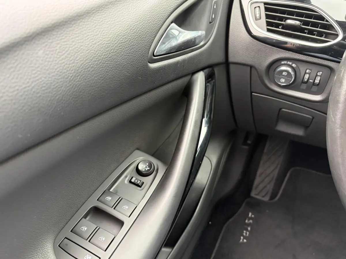 1.6 Turbo Business Executive / Automaat / 200 PK / NL-Auto / Schuif-Kanteldak / Vol-Leder / Elektr.-Stoelen met Geheugen en Massagefunctie / Stuur & Stoelverwarming / Stoelverkoeling / Adapt