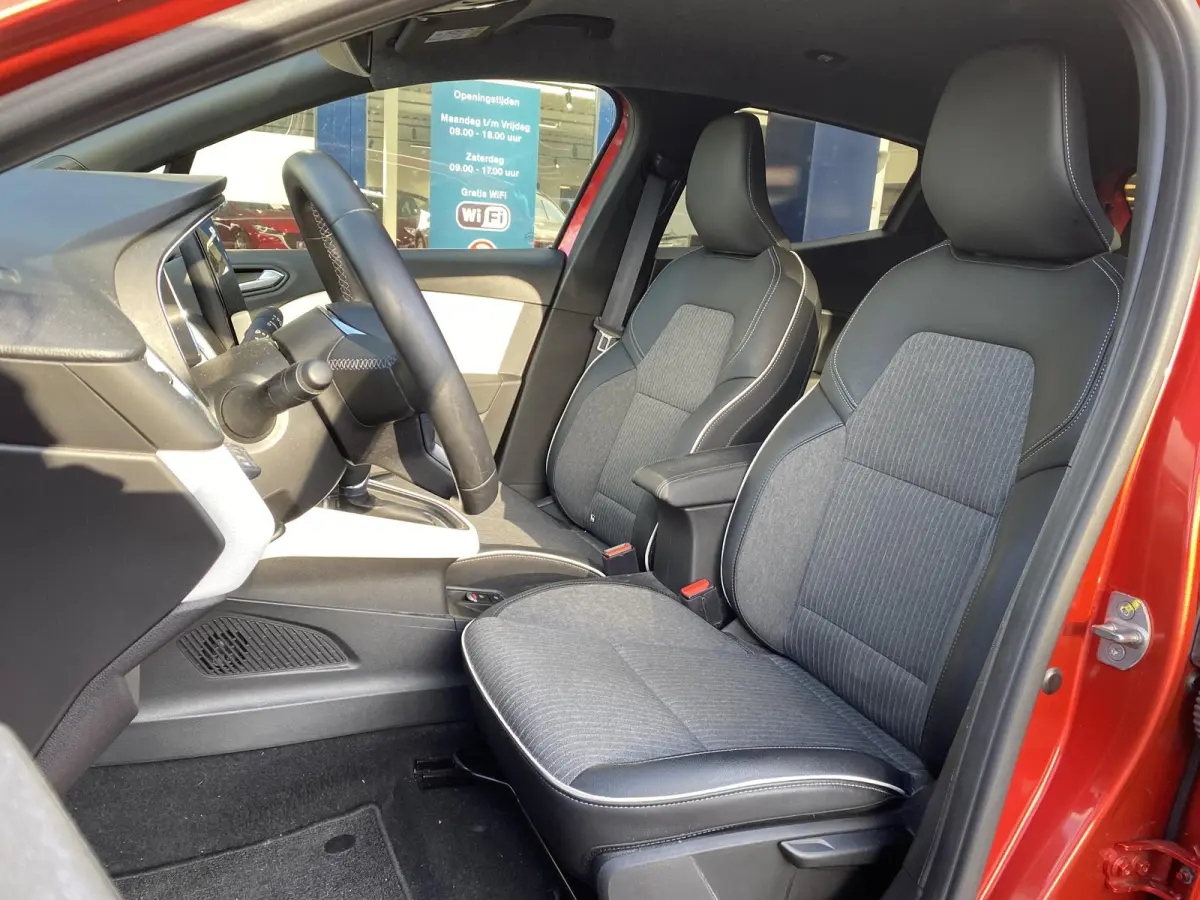 1.6 E-Tech Hybrid 145 Techno / Automaat / NL-Auto / 15.000 Km / Dealer-Onderhouden / Cruise-Control / Climate-Control / LED / Keyless / Apple-Carplay & Android-Auto / Sfeerverlichting / DAB 