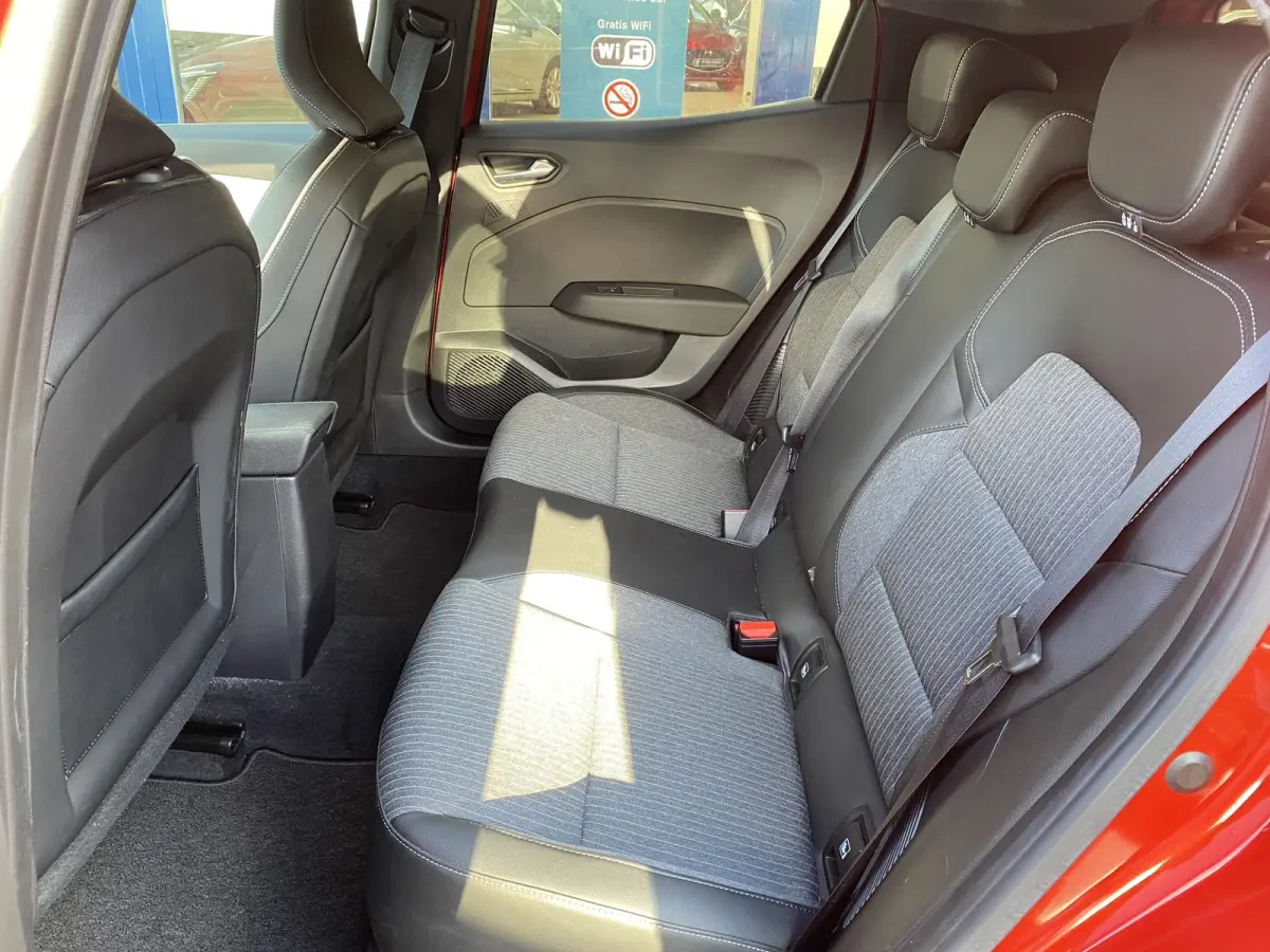 1.6 E-Tech Hybrid 145 Techno / Automaat / NL-Auto / 15.000 Km / Dealer-Onderhouden / Cruise-Control / Climate-Control / LED / Keyless / Apple-Carplay & Android-Auto / Sfeerverlichting / DAB 