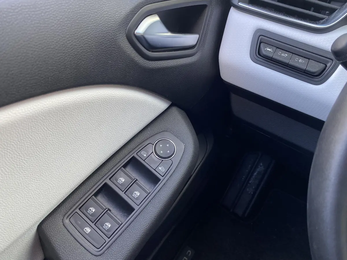 1.6 E-Tech Hybrid 145 Techno / Automaat / NL-Auto / 15.000 Km / Dealer-Onderhouden / Cruise-Control / Climate-Control / LED / Keyless / Apple-Carplay & Android-Auto / Sfeerverlichting / DAB 