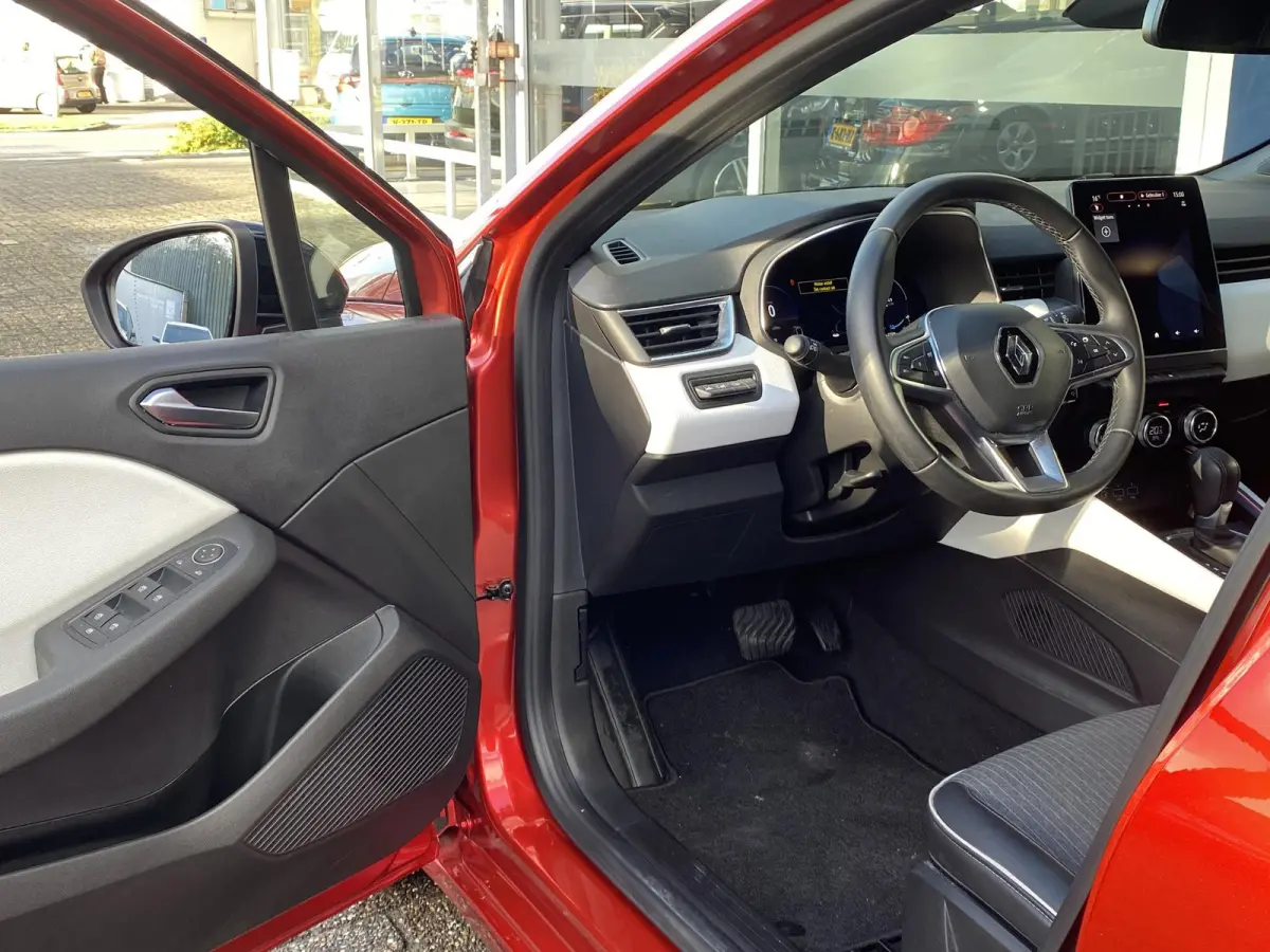 1.6 E-Tech Hybrid 145 Techno / Automaat / NL-Auto / 15.000 Km / Dealer-Onderhouden / Cruise-Control / Climate-Control / LED / Keyless / Apple-Carplay & Android-Auto / Sfeerverlichting / DAB 