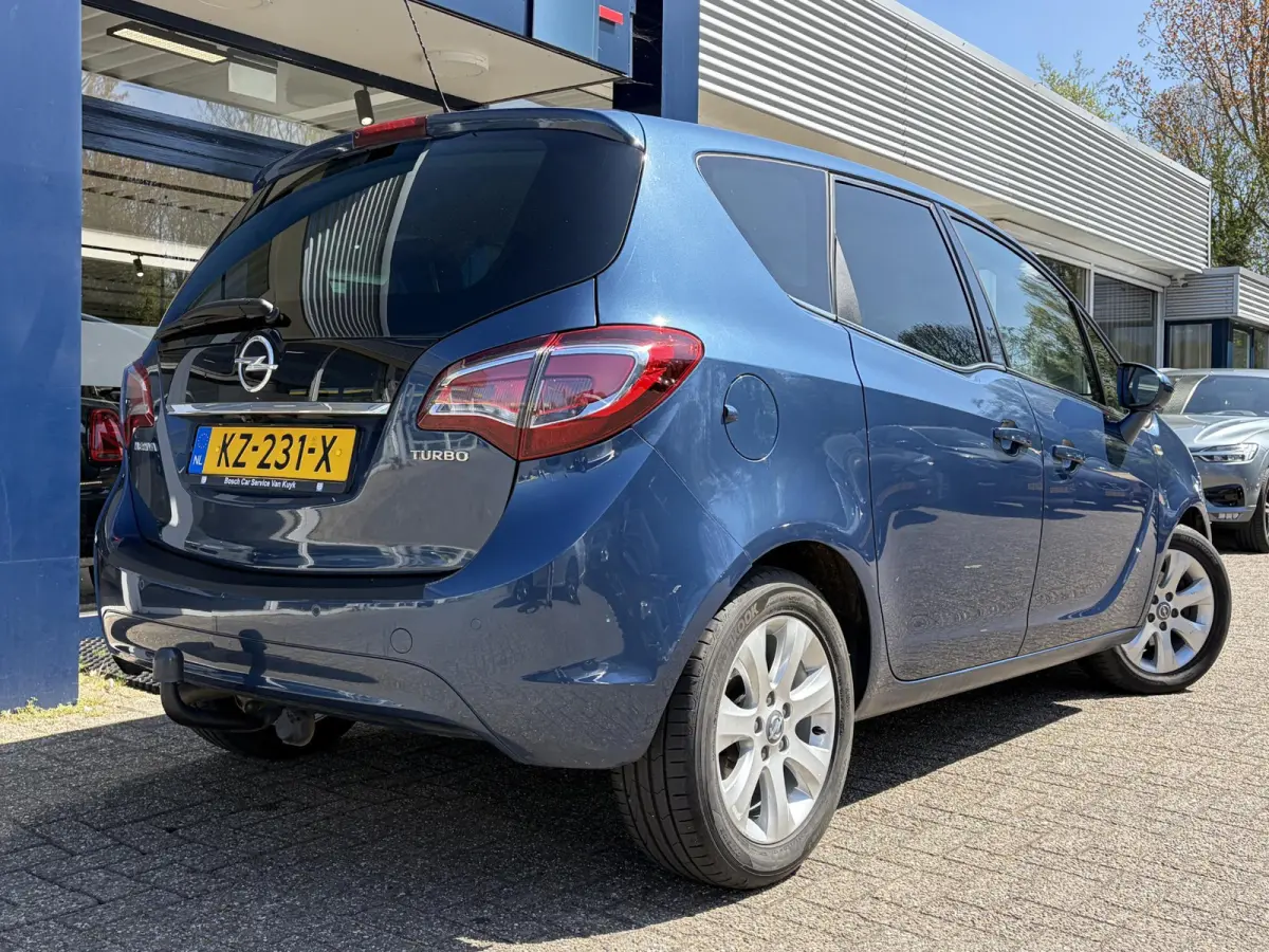 1.4 Turbo Blitz / NL-Auto / 1e-Eigenaar / Stuur-Stoelverwarming / Cruise-Control / Trekhaak / Climate-Control / Radio-Bluetooth / Navi / PDC V+A / Camera / 16'' LMV / ENZ.