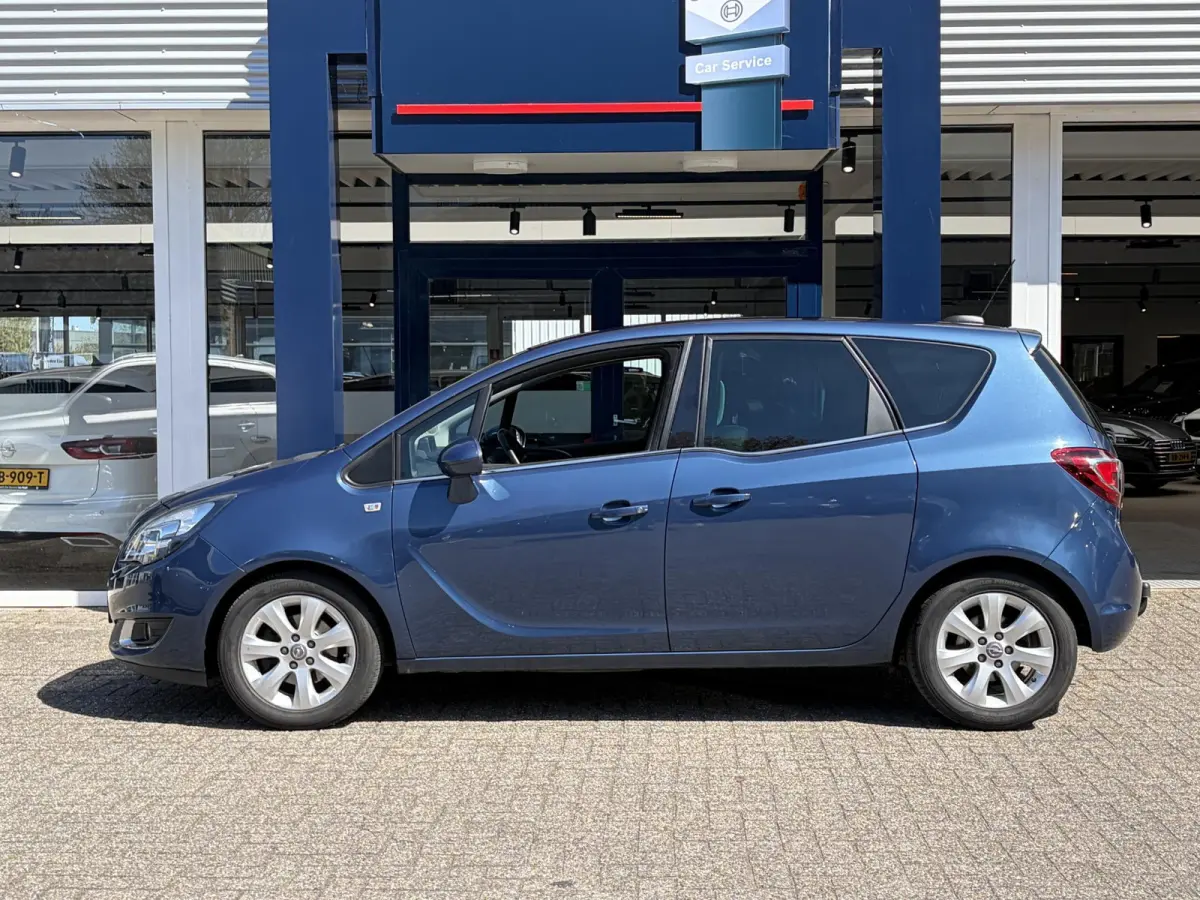 1.4 Turbo Blitz / NL-Auto / 1e-Eigenaar / Stuur-Stoelverwarming / Cruise-Control / Trekhaak / Climate-Control / Radio-Bluetooth / Navi / PDC V+A / Camera / 16'' LMV / ENZ.