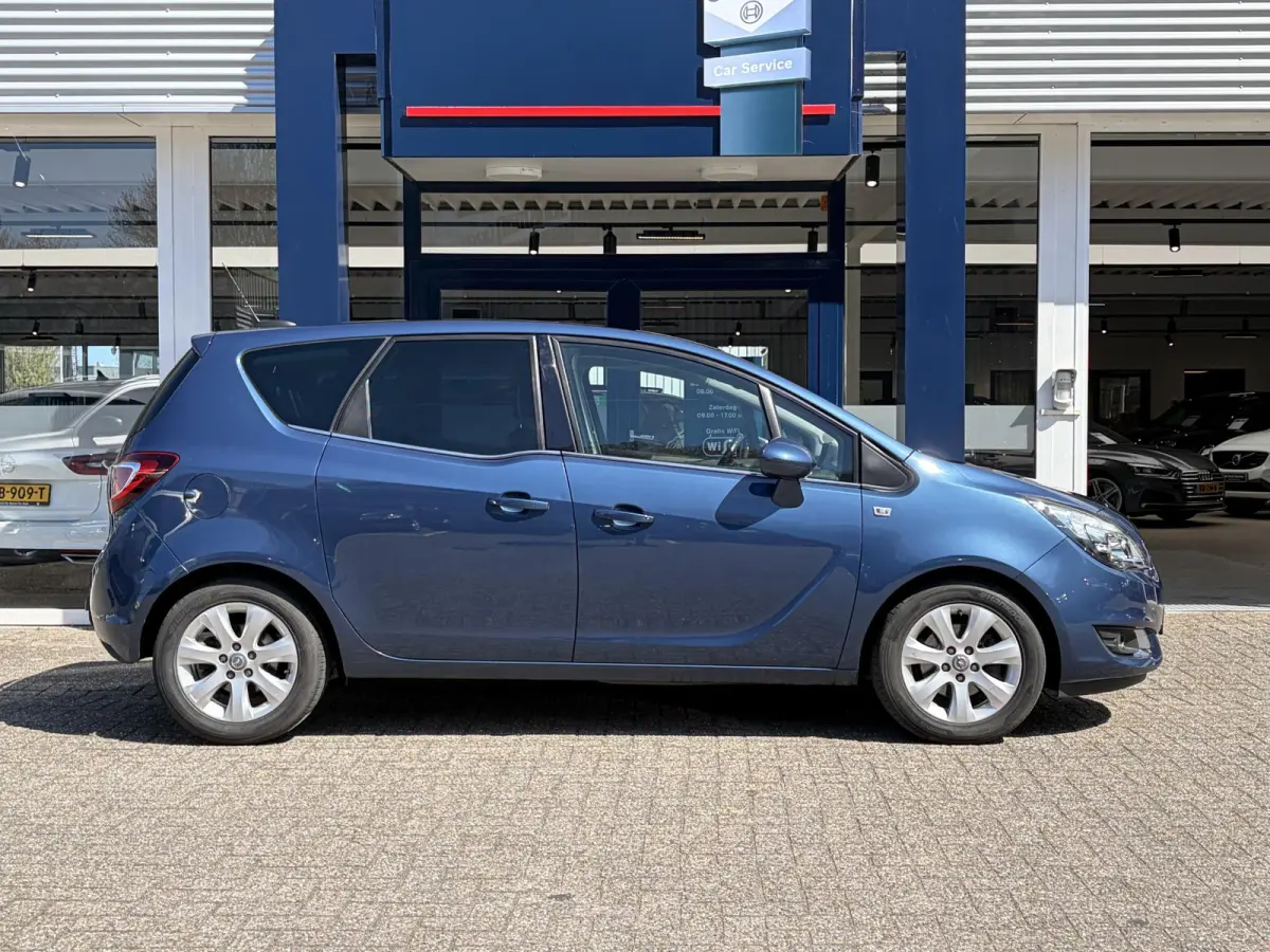 1.4 Turbo Blitz / NL-Auto / 1e-Eigenaar / Stuur-Stoelverwarming / Cruise-Control / Trekhaak / Climate-Control / Radio-Bluetooth / Navi / PDC V+A / Camera / 16'' LMV / ENZ.