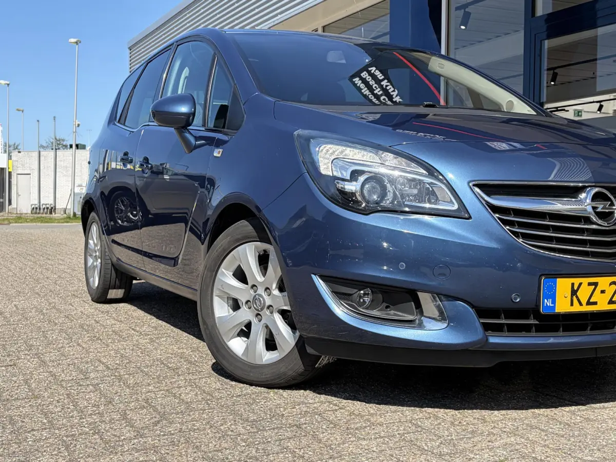 1.4 Turbo Blitz / NL-Auto / 1e-Eigenaar / Stuur-Stoelverwarming / Cruise-Control / Trekhaak / Climate-Control / Radio-Bluetooth / Navi / PDC V+A / Camera / 16'' LMV / ENZ.