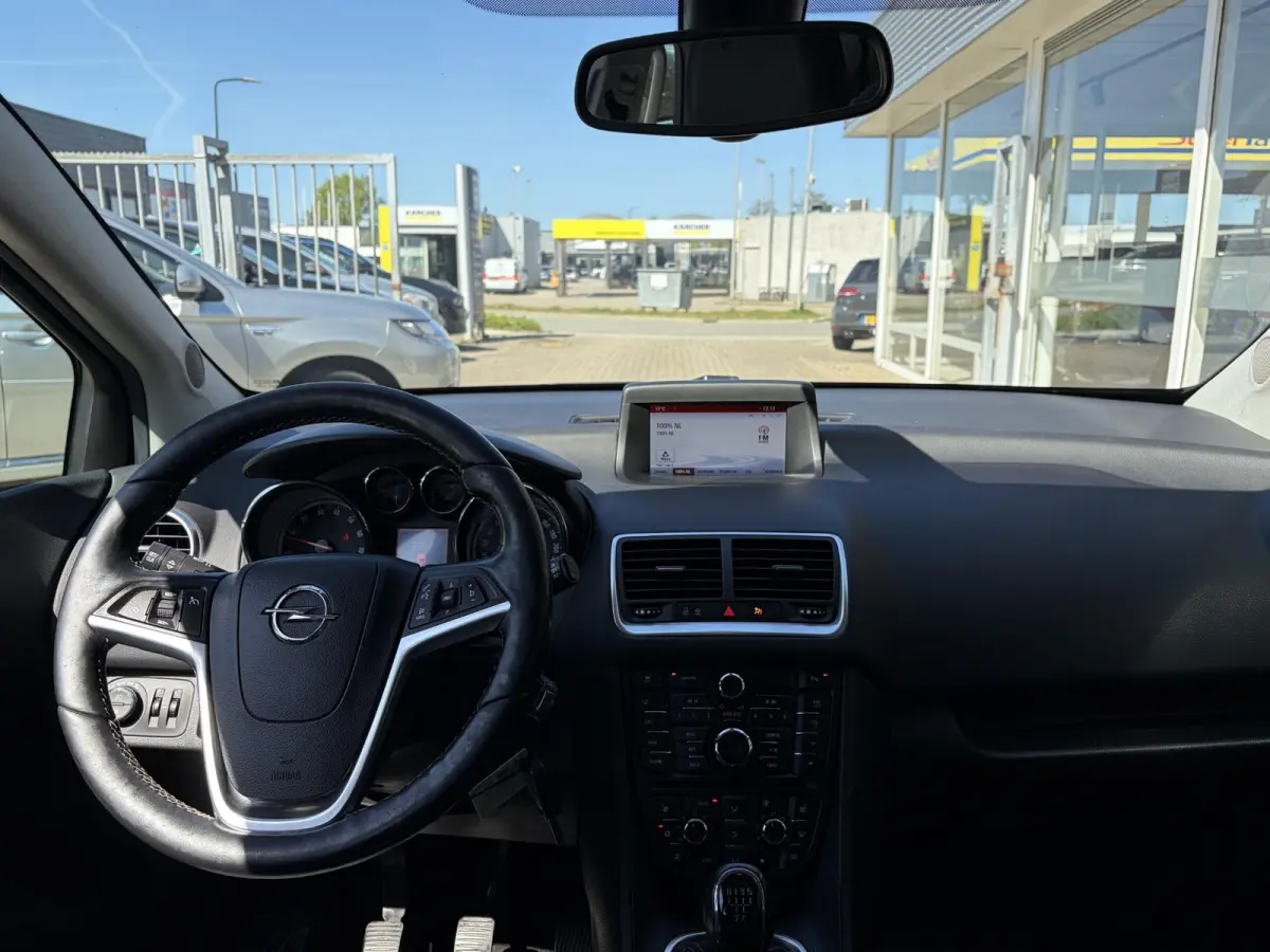 1.4 Turbo Blitz / NL-Auto / 1e-Eigenaar / Stuur-Stoelverwarming / Cruise-Control / Trekhaak / Climate-Control / Radio-Bluetooth / Navi / PDC V+A / Camera / 16'' LMV / ENZ.