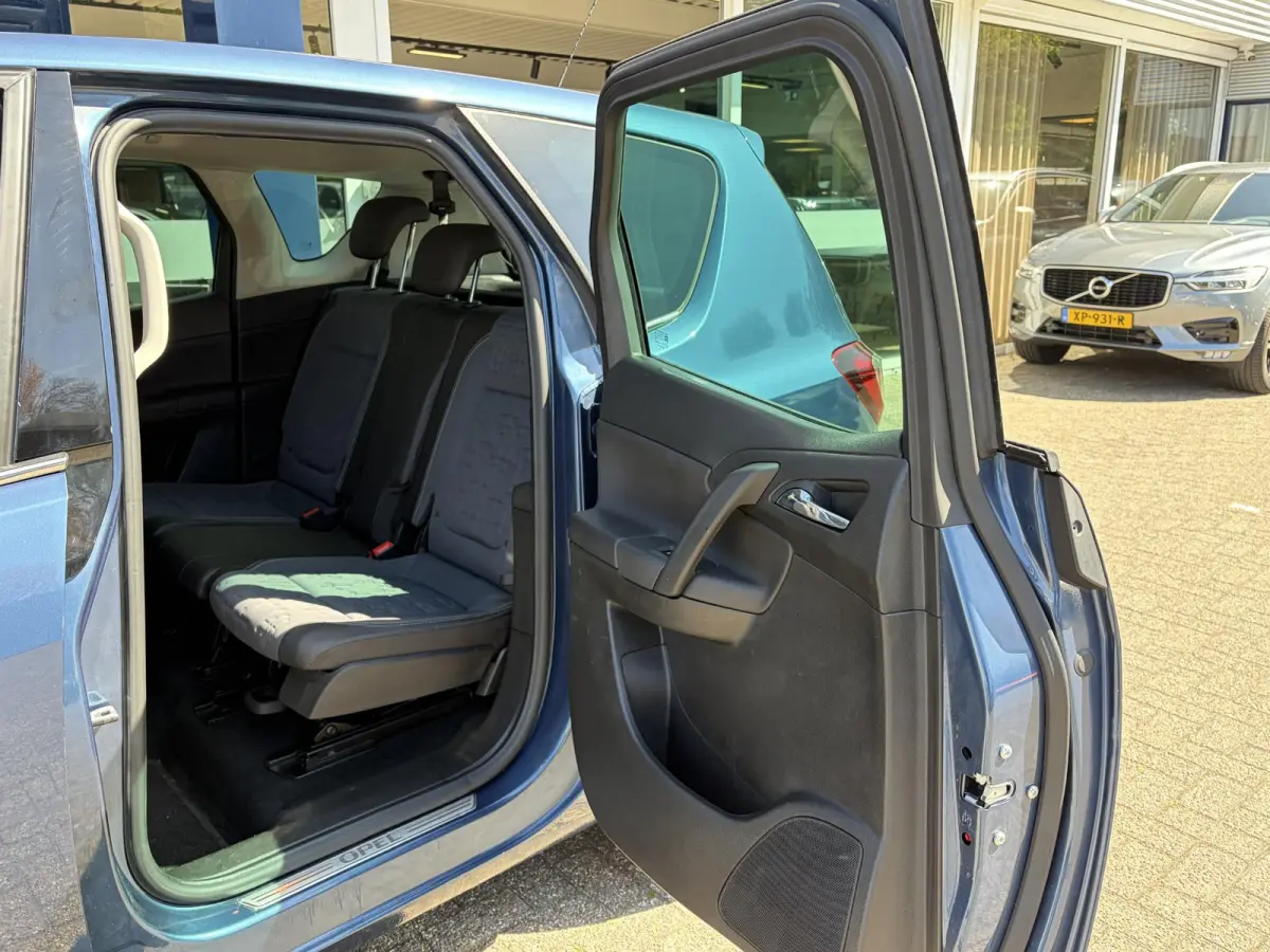 1.4 Turbo Blitz / NL-Auto / 1e-Eigenaar / Stuur-Stoelverwarming / Cruise-Control / Trekhaak / Climate-Control / Radio-Bluetooth / Navi / PDC V+A / Camera / 16'' LMV / ENZ.